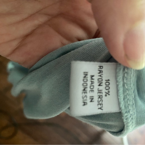 Island Importer Top Medium Pebble Blue Bangkok Jersey Rayon NWT - Picture 15 of 16